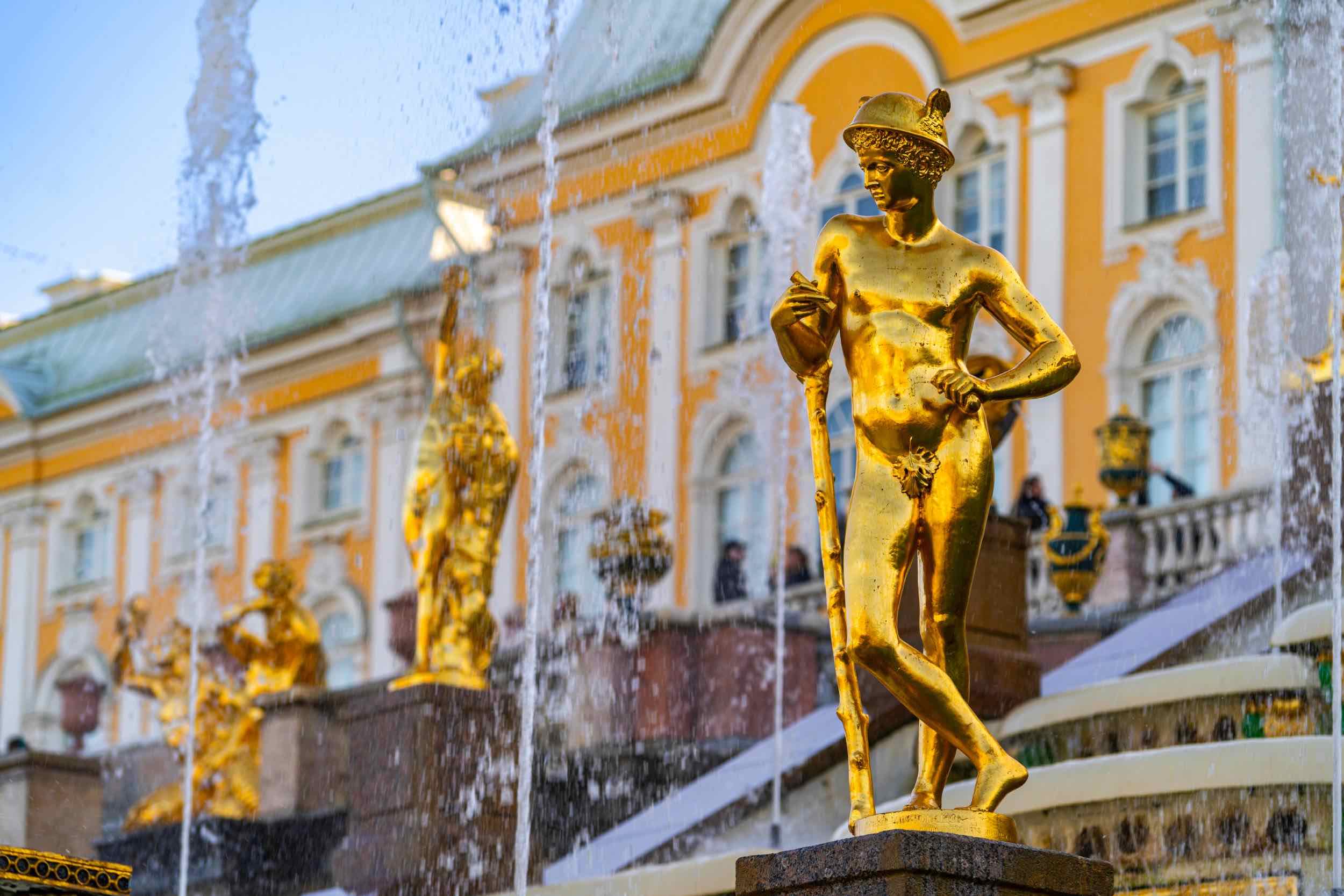 Петергоф (Большой дворец) осень-весна фото