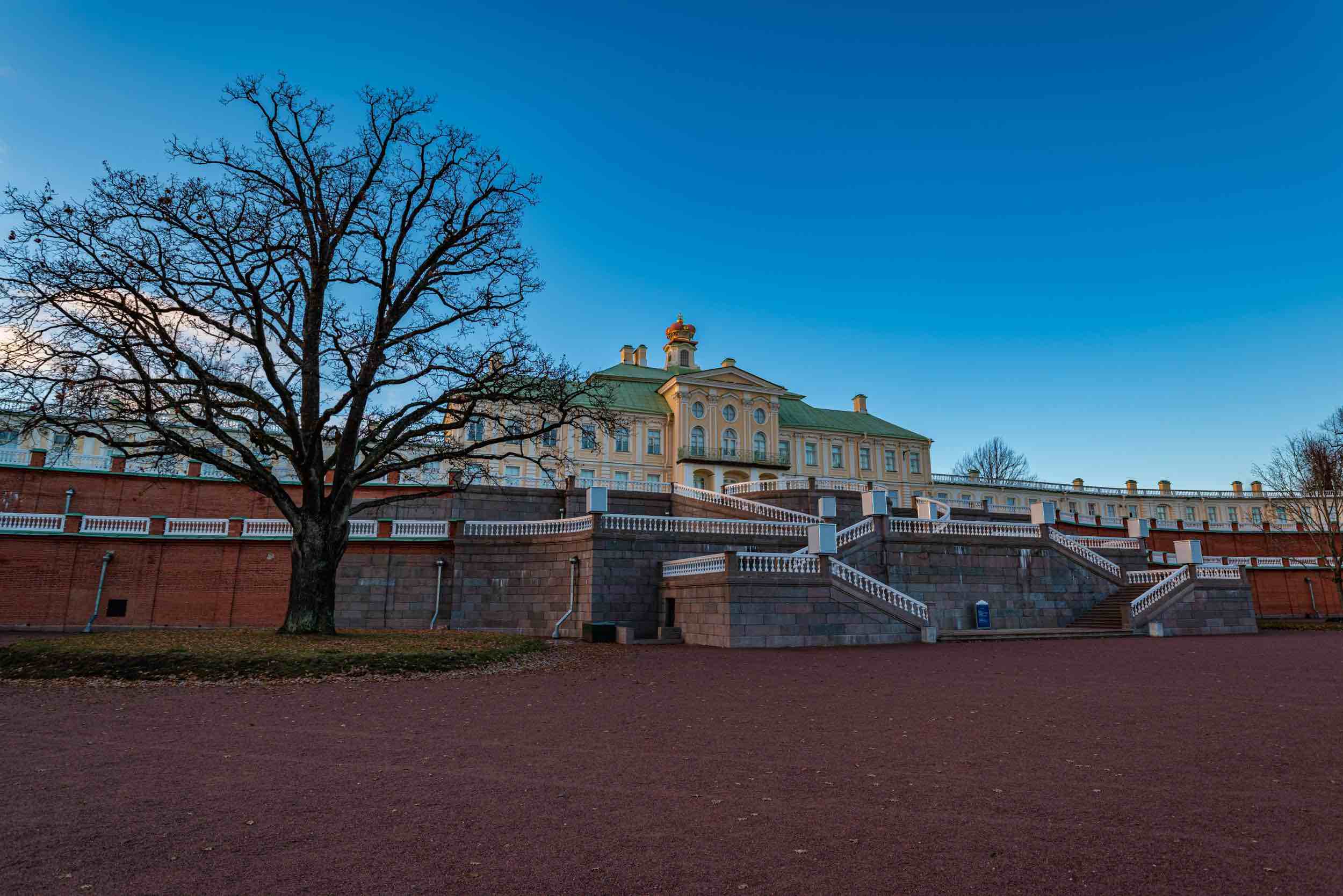 Ораниенбаум, 2 дворца (Б.Меншиковский и Китайский) фото