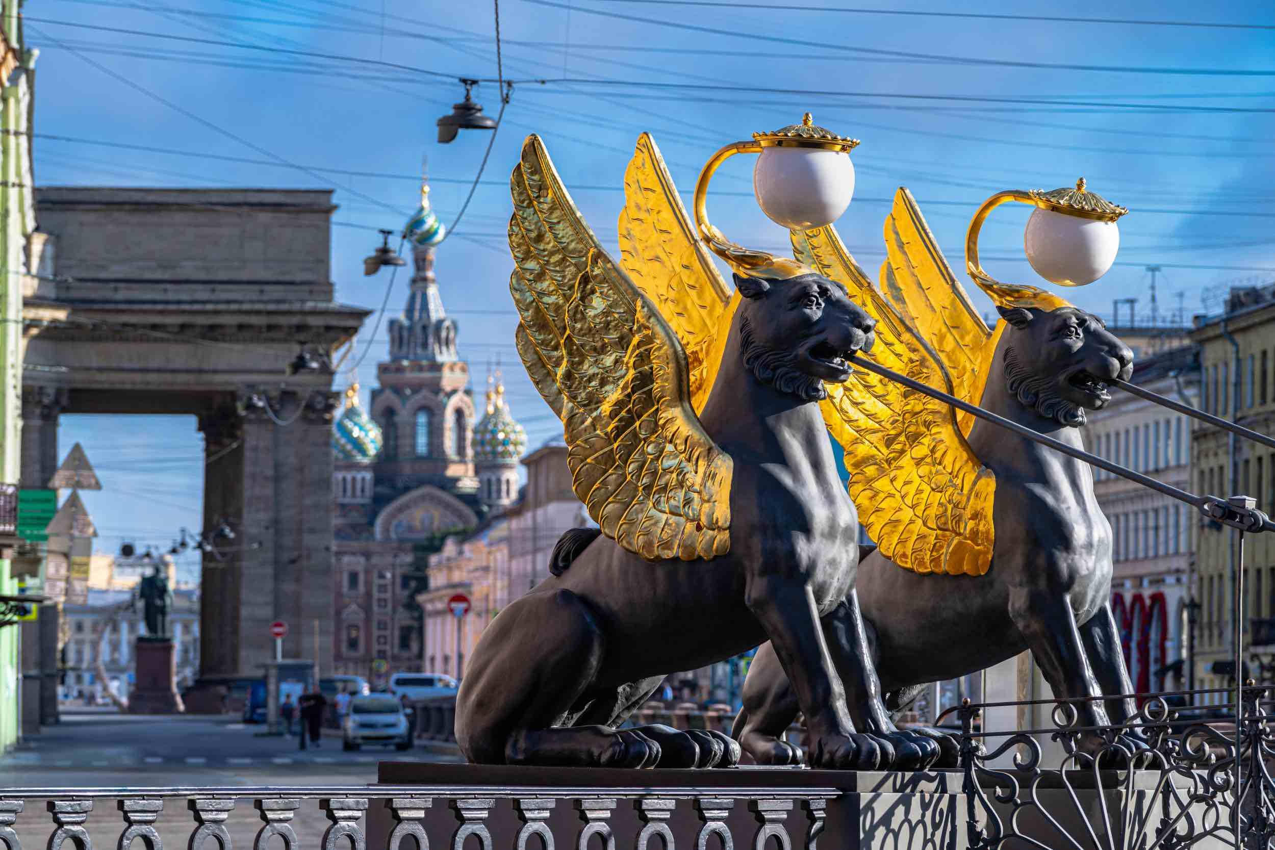 Львы стерегут город фото