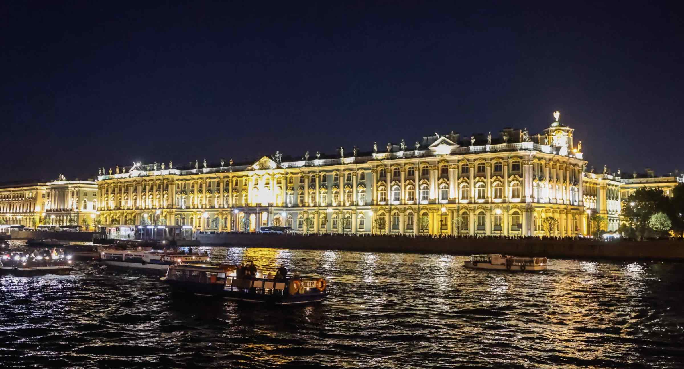 Мосты повисли над Невой фото