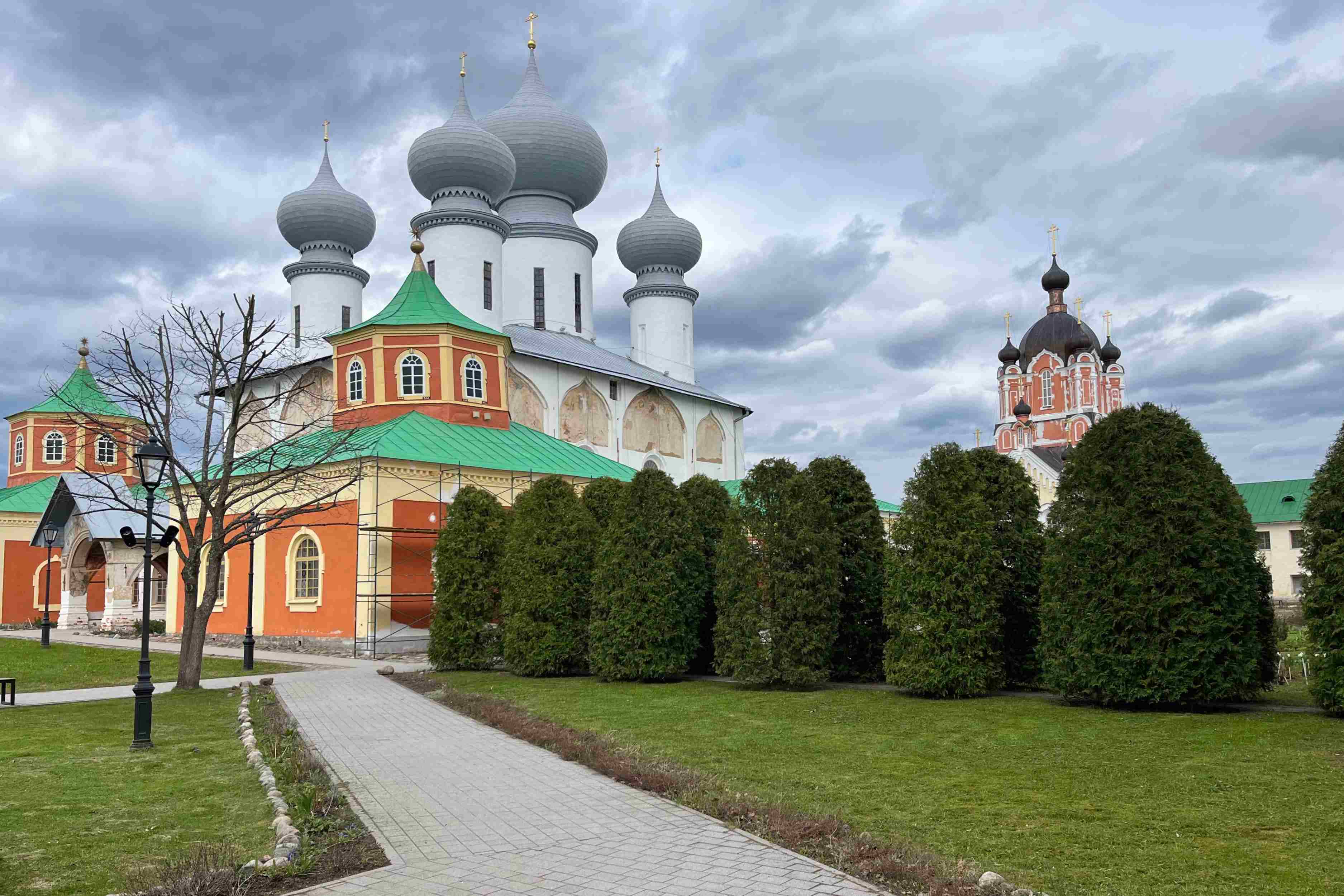 Тихвин (Успенский, Антониево-Дымский монастыри, скит Сенно) фото