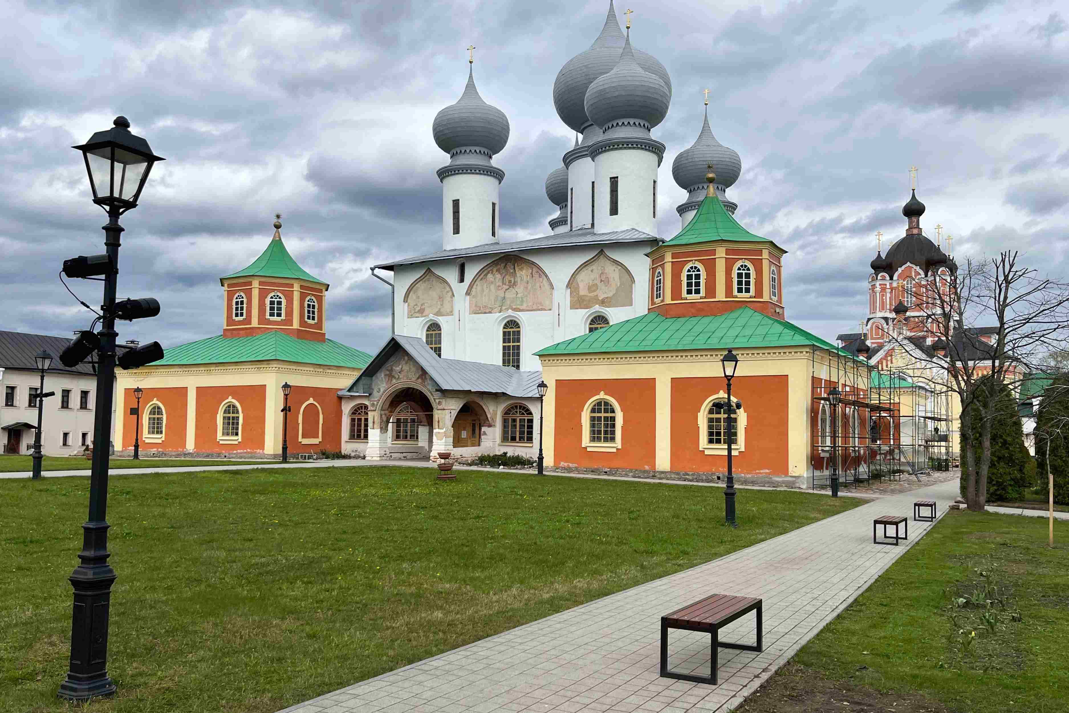 Тихвин (Успенский, Антониево-Дымский монастыри, скит Сенно) фото