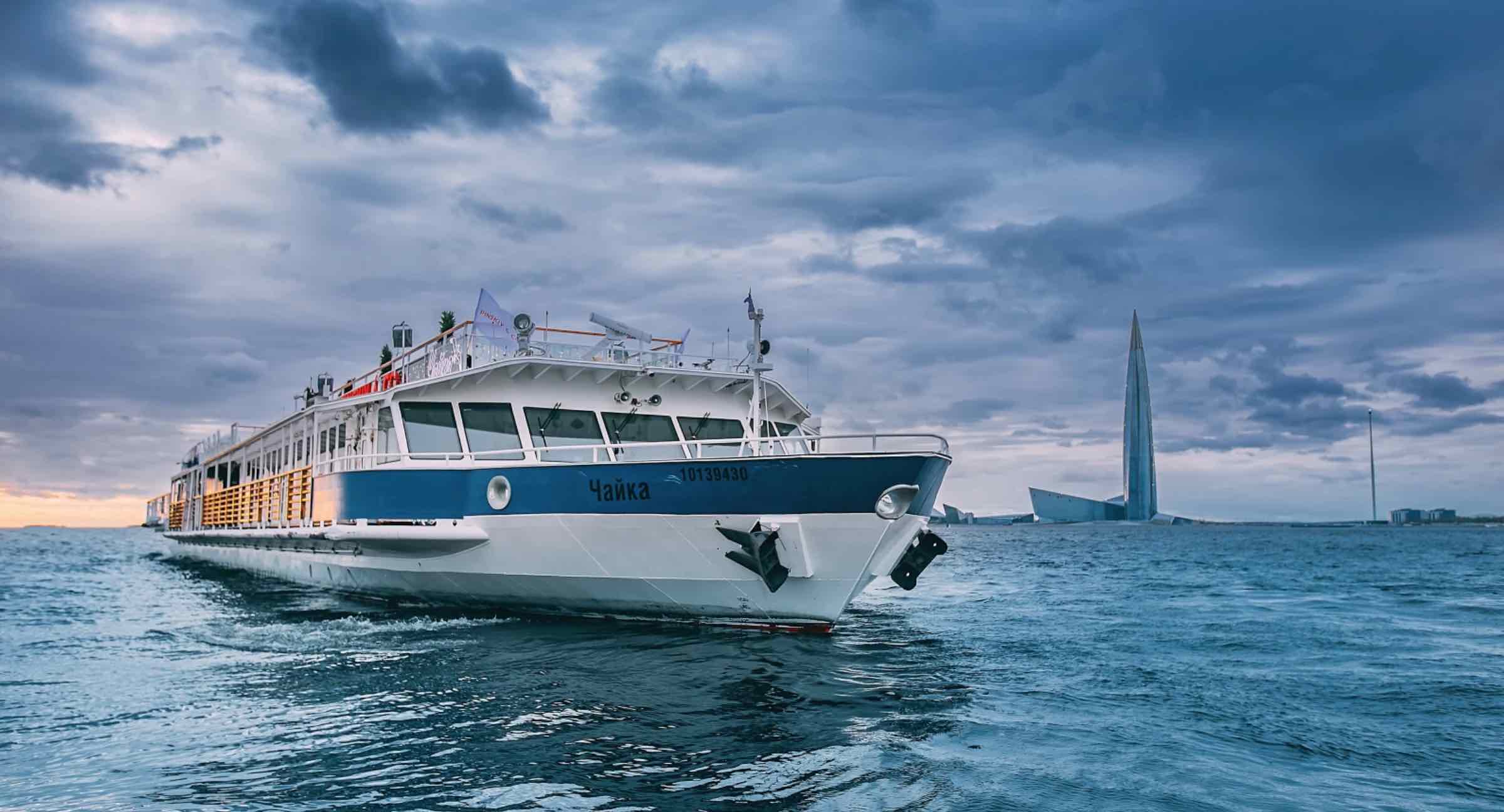 Премиум круиз «Разводные мосты» 6 мест на диванах фото